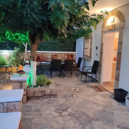 Jimmy, Pilona Village * Vlicha (Rhodes)