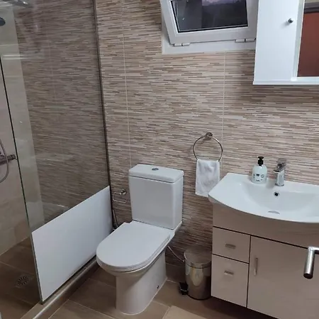 Jimmy, Pilona Village Case de vacanță