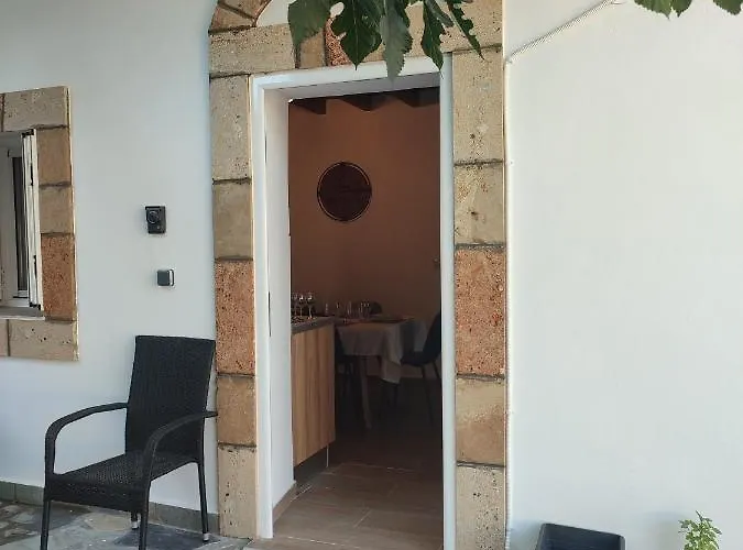 Jimmy, Pilona Village * Vlicha (Rhodes)