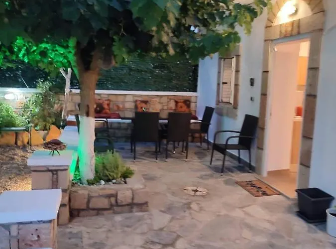 Jimmy, Pilona Village * Vlicha (Rhodes)